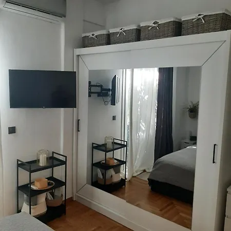 Luxury Apartment Close To Metro-2